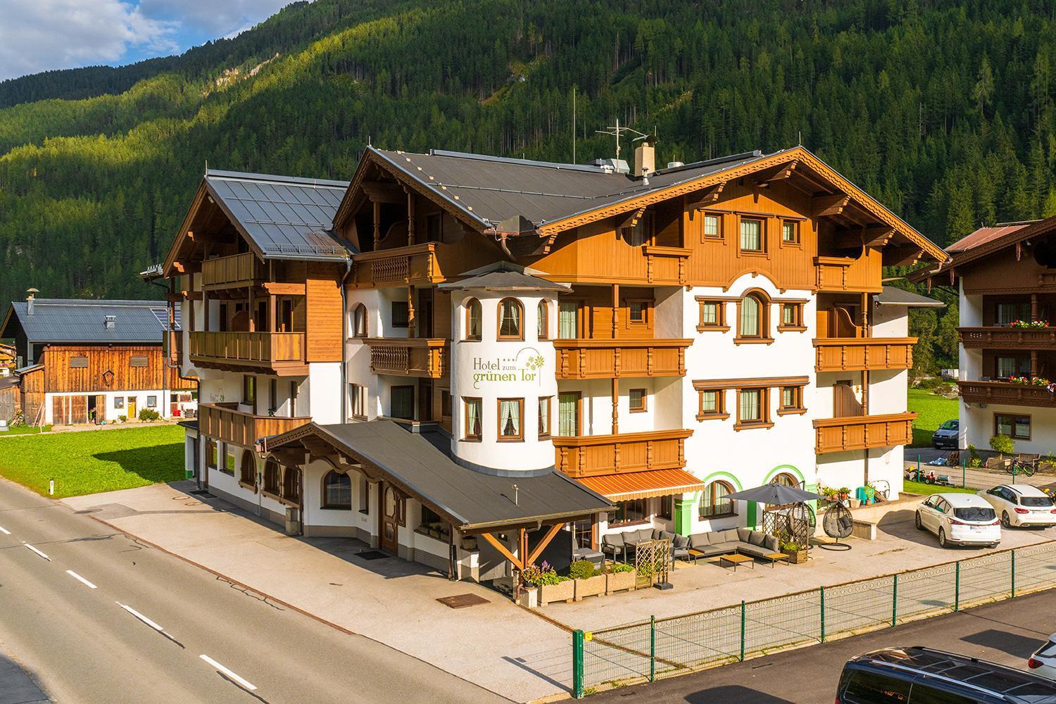 Hotel Zum Gruenen Tor Tux Exterior foto