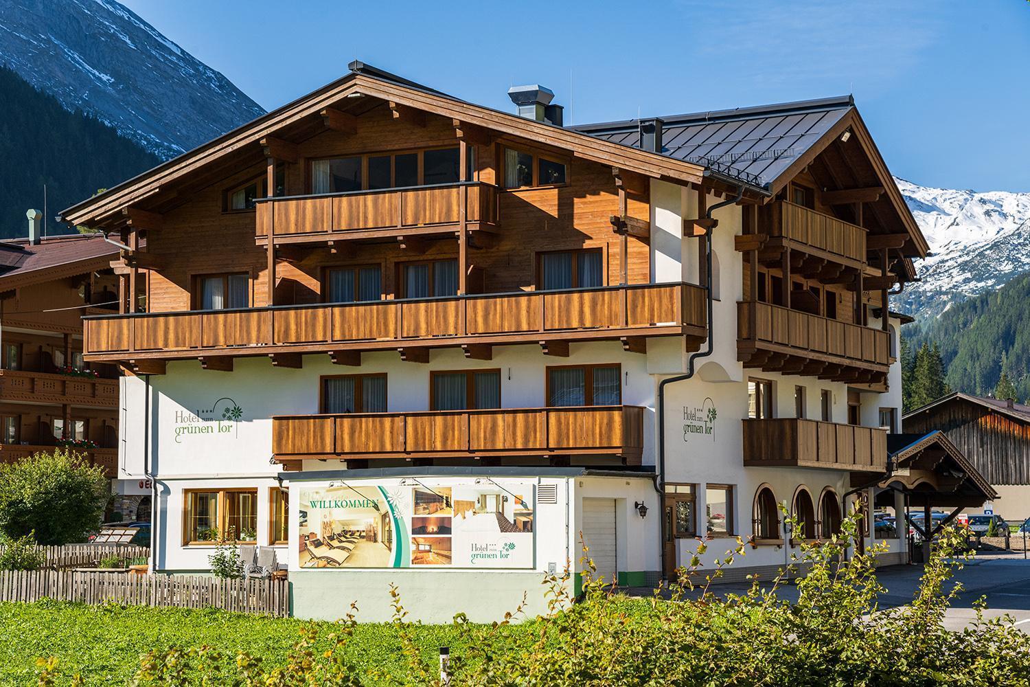 Hotel Zum Gruenen Tor Tux Exterior foto