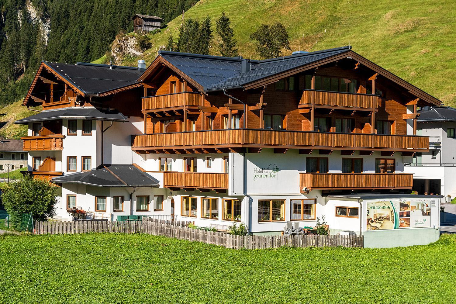 Hotel Zum Gruenen Tor Tux Exterior foto