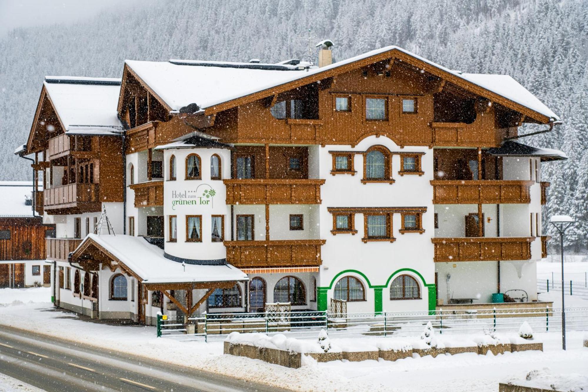 Hotel Zum Gruenen Tor Tux Exterior foto